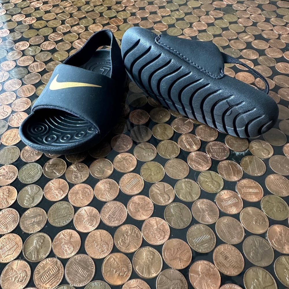 Nike Toddler Kawa slides, size 6C